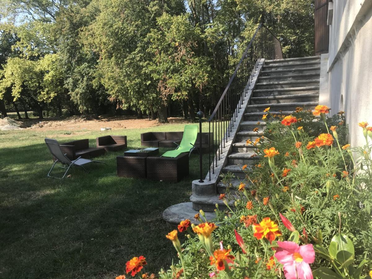 مبيت وإفطار Ourches Domaine Des Chabriers المظهر الخارجي الصورة