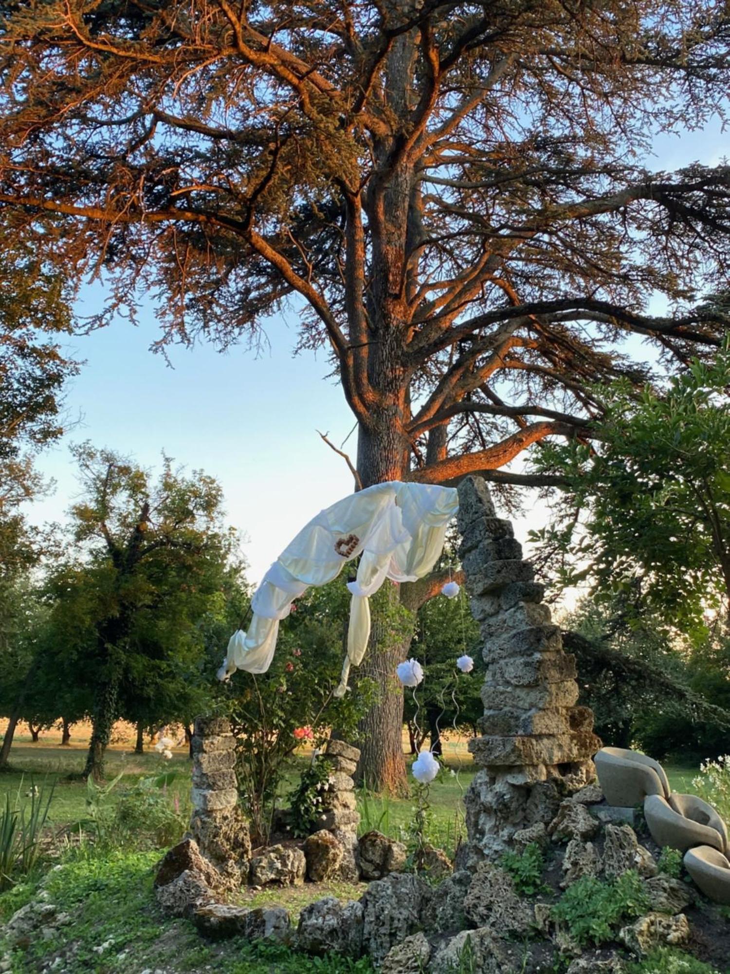 مبيت وإفطار Ourches Domaine Des Chabriers المظهر الخارجي الصورة